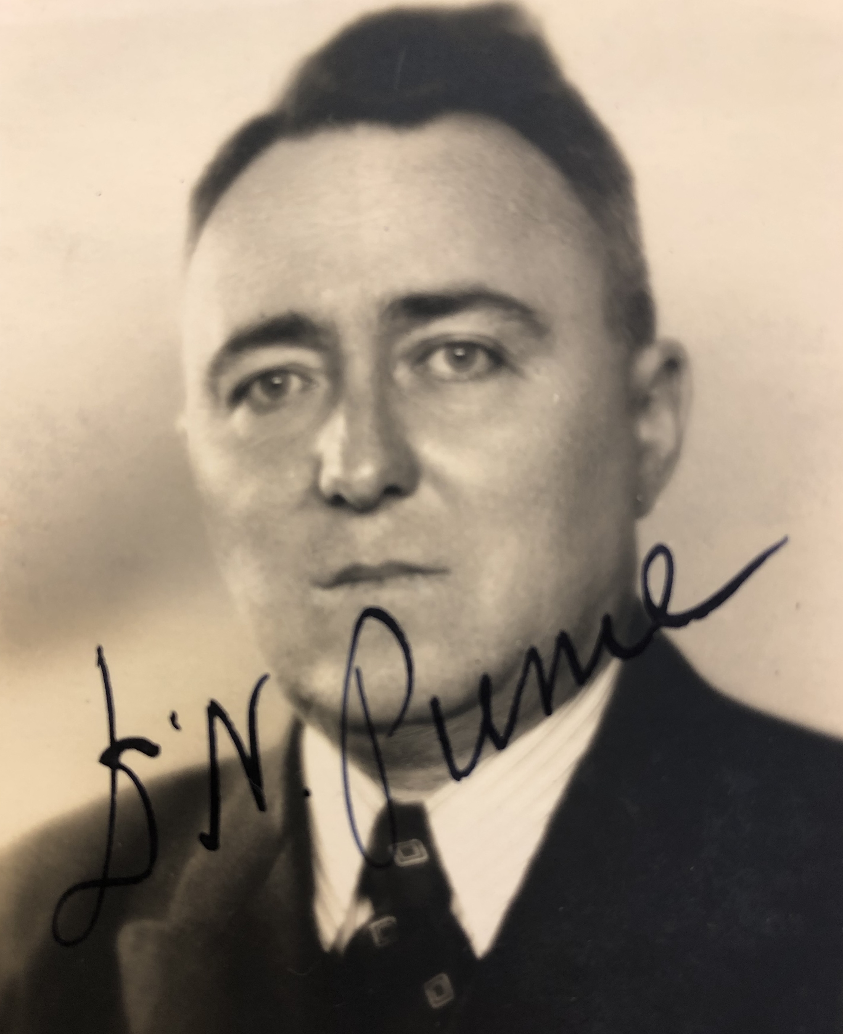 Pume, N. - fotografie