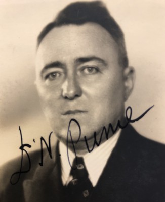 Pume, N. - fotografie